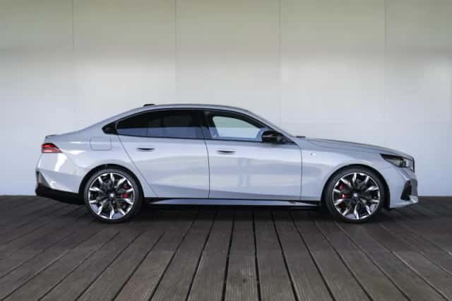 BMW i5 (2026) thumbnail 5