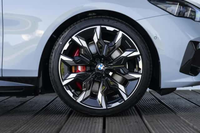 BMW i5 (2026) thumbnail 9