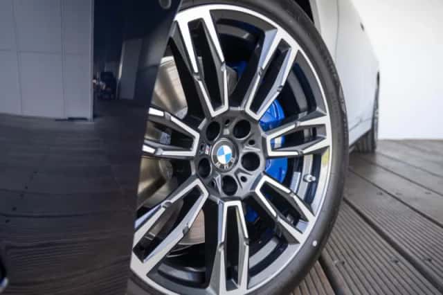 BMW i5 (2026) thumbnail 16