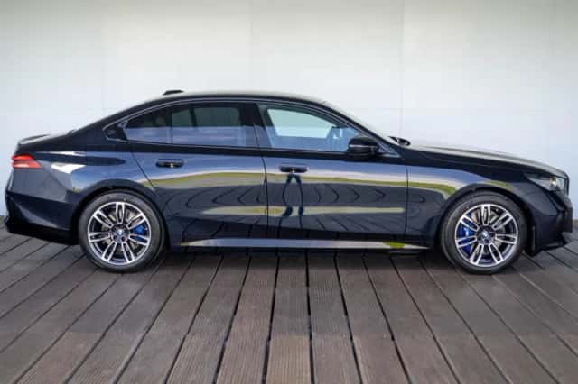 BMW i5 (2026) thumbnail 4