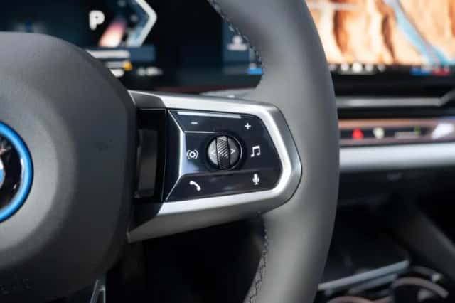 BMW i5 (2026) thumbnail 35