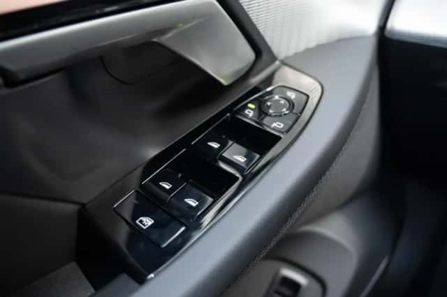 BMW i5 (2026) thumbnail 38
