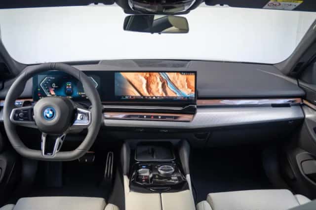 BMW i5 (2026) thumbnail 7