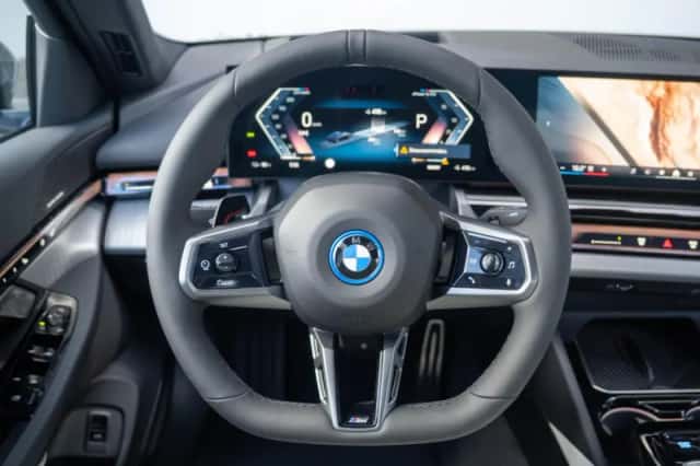 BMW i5 (2026) thumbnail 8