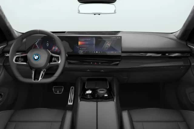 BMW i5 (2026) thumbnail 3