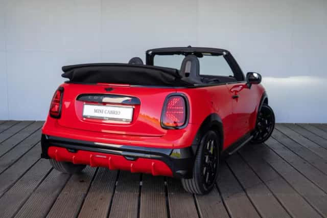 MINI Cabrio (2026) thumbnail 2