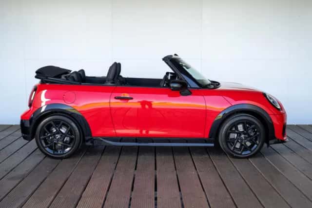 MINI Cabrio (2026) thumbnail 4