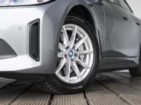 BMW i4 (2023) thumbnail 17