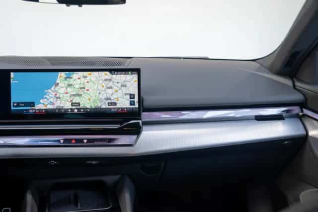 BMW i5 (2025) thumbnail 12