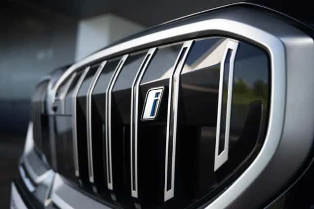 BMW i5 (2025) thumbnail 14