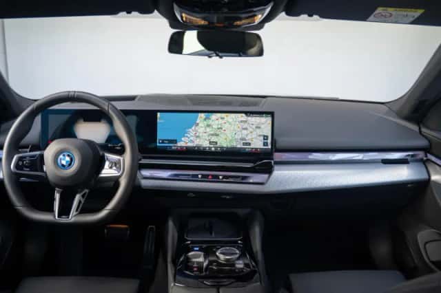 BMW i5 (2025) thumbnail 3
