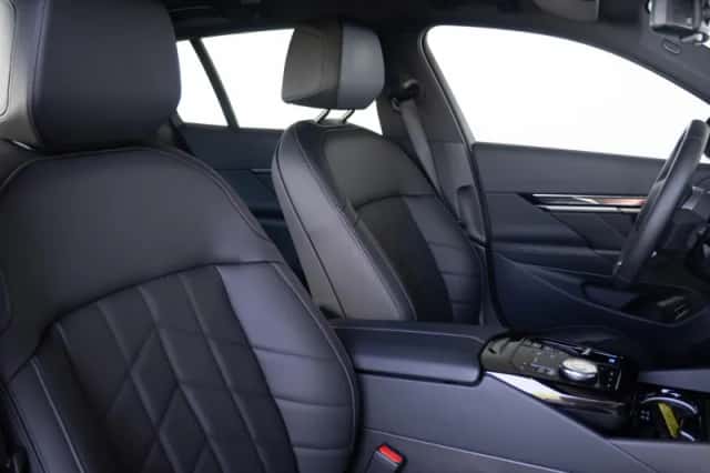 BMW i5 (2025) thumbnail 4
