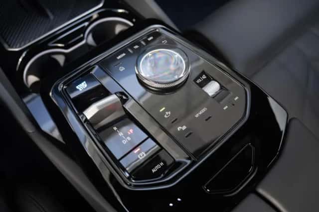 BMW i5 (2025) thumbnail 32