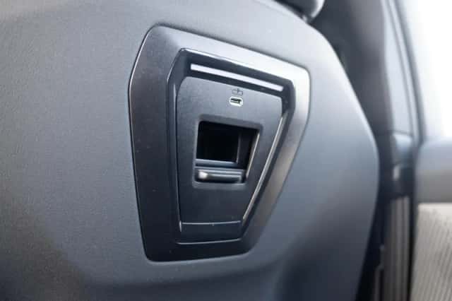 BMW i5 (2025) thumbnail 38