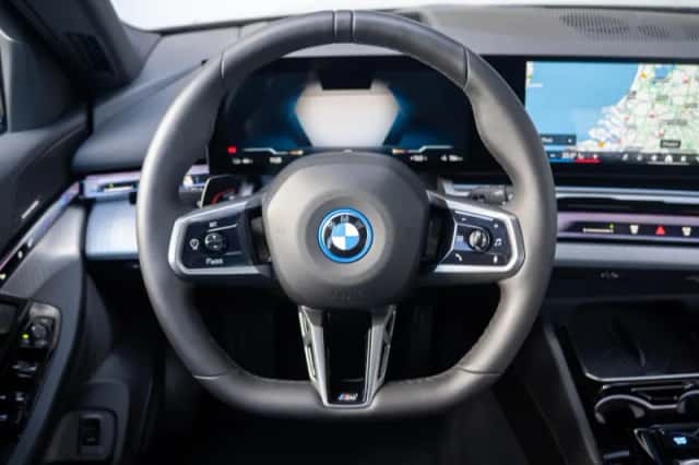 BMW i5 (2025) thumbnail 10
