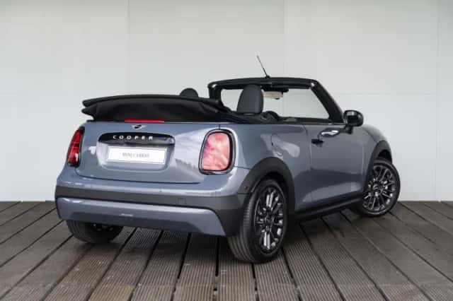 MINI Cabrio (2026) thumbnail 2