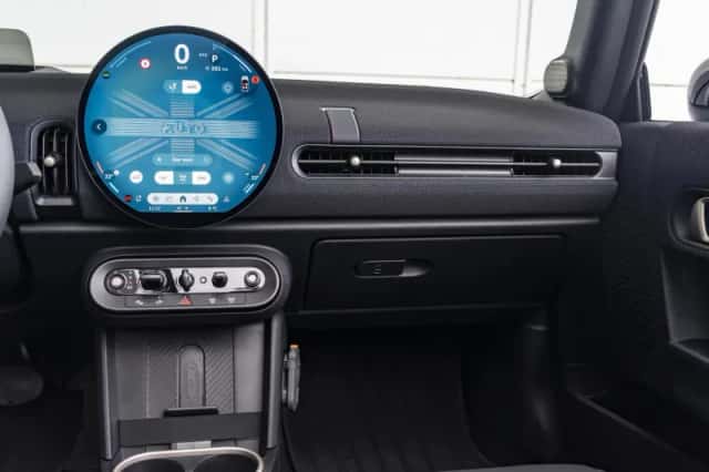 MINI Cabrio (2026) thumbnail 11