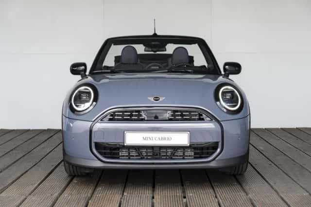 MINI Cabrio (2026) thumbnail 3