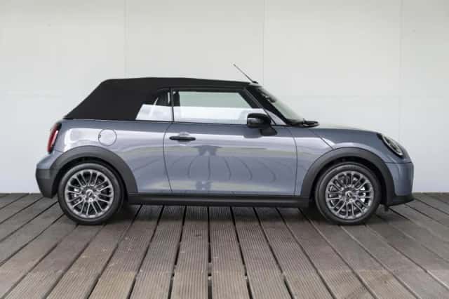 MINI Cabrio (2026) thumbnail 4