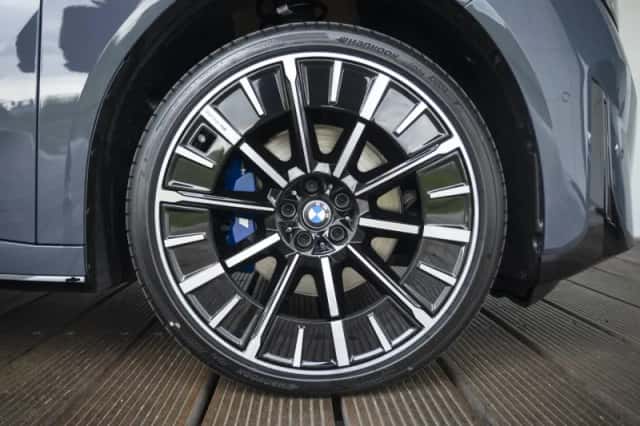 BMW iX3 (2026) thumbnail 9