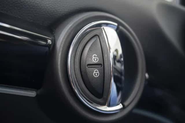 MINI Electric (2023) thumbnail 26