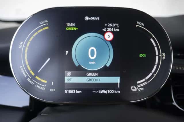 MINI Electric (2023) thumbnail 32