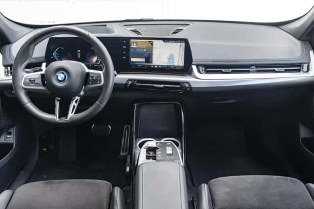 BMW X1 (2024) thumbnail 3