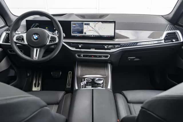 BMW X7 (2025) thumbnail 3