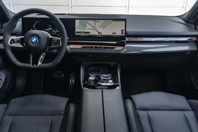 BMW i5 (2026) thumbnail 3