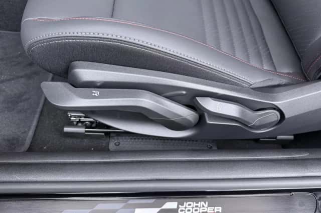 MINI Cabrio (2026) thumbnail 24
