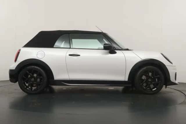 MINI Cabrio (2026) thumbnail 8