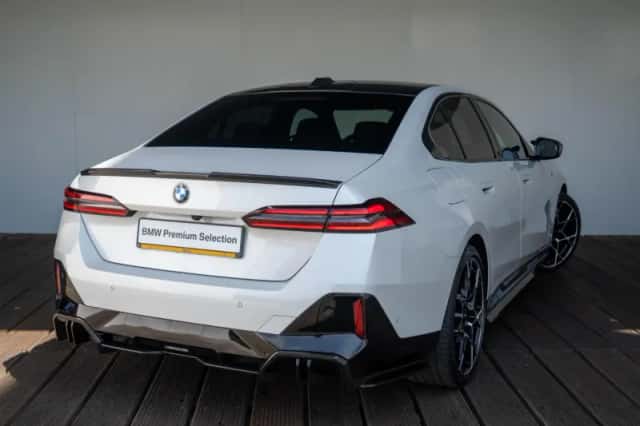 BMW i5 (2025) thumbnail 2