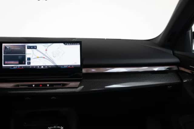 BMW i5 (2025) thumbnail 12