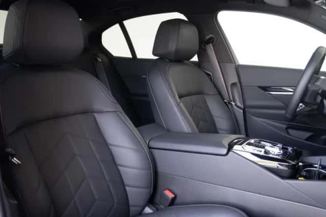BMW i5 (2025) thumbnail 4