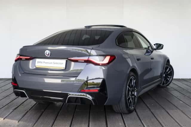 BMW i4 (2022) thumbnail 2