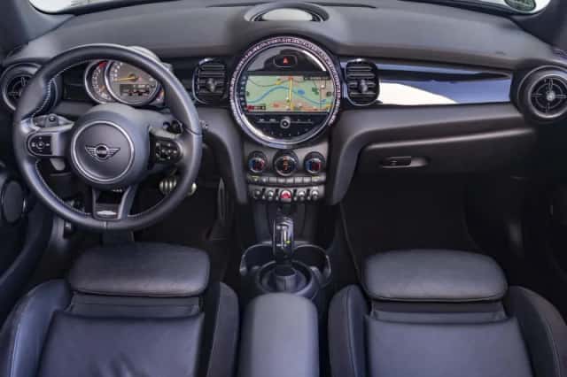 MINI Cabrio (2022) thumbnail 3