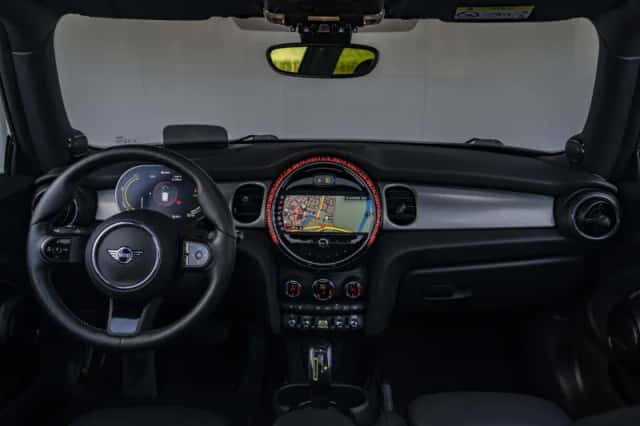 MINI Electric (2023) thumbnail 3