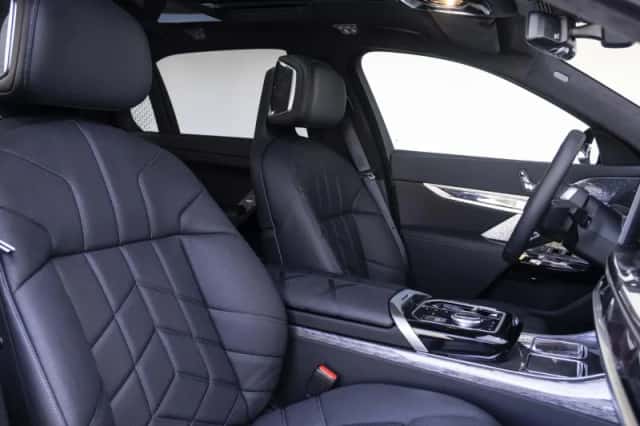 BMW i7 (2026) thumbnail 4