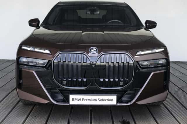 BMW i7 (2024) thumbnail 4