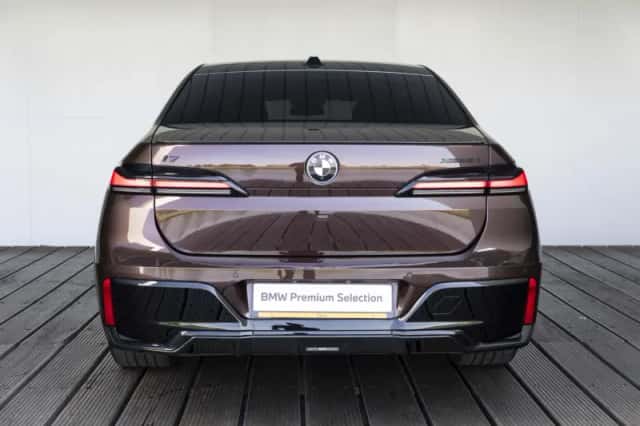 BMW i7 (2024) thumbnail 6