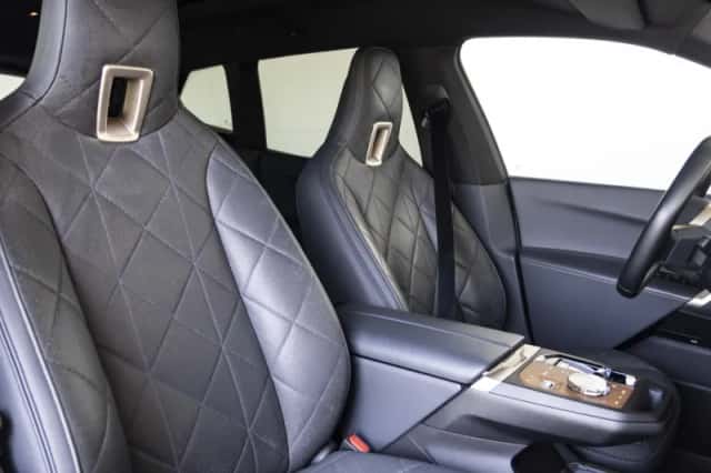 BMW iX (2022) thumbnail 4