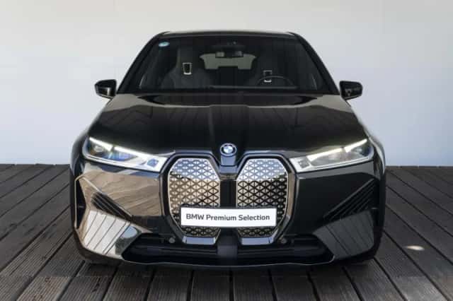 BMW iX (2022) thumbnail 6
