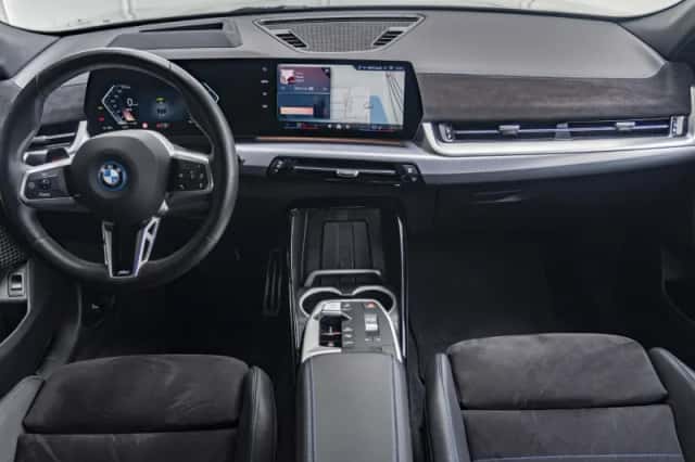 BMW iX2 (2025) thumbnail 3