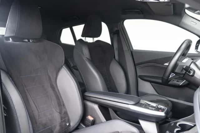 BMW iX2 (2025) thumbnail 4