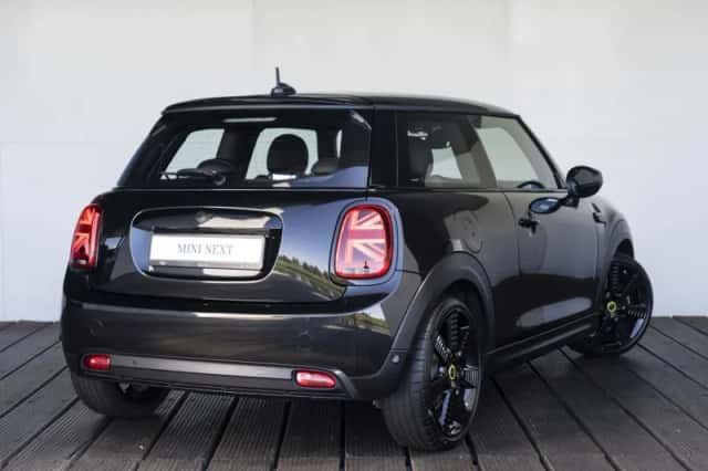 MINI Electric (2023) thumbnail 2