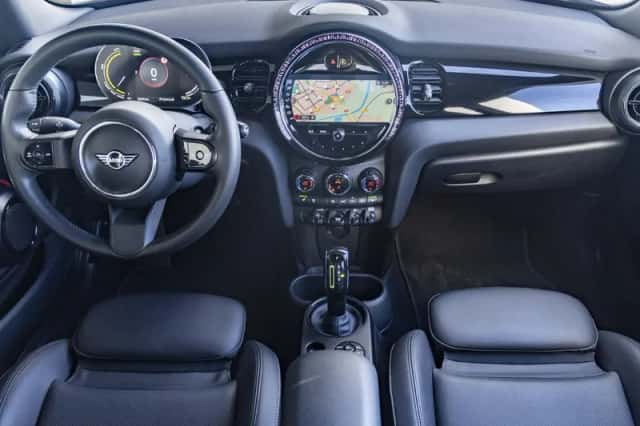 MINI Electric (2023) thumbnail 3