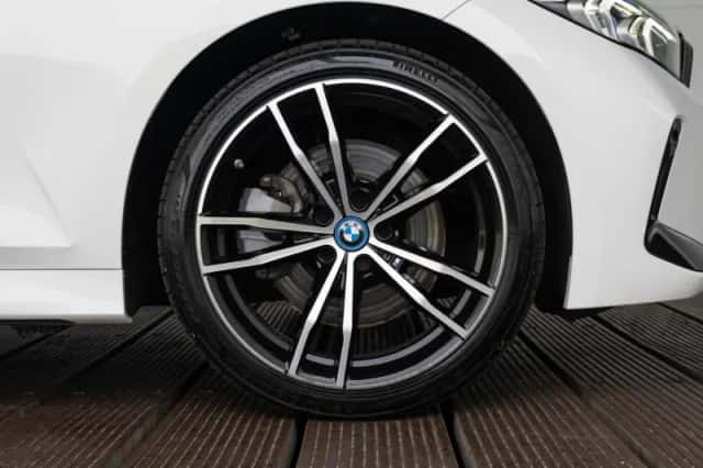 BMW 3-Serie (2024) thumbnail 6