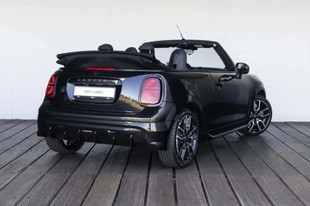 MINI Cabrio (2026) thumbnail 2