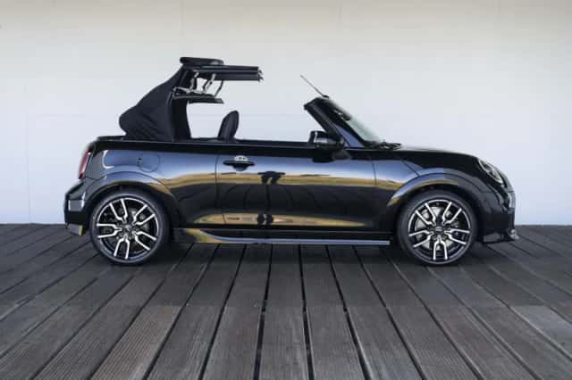 MINI Cabrio (2026) thumbnail 6