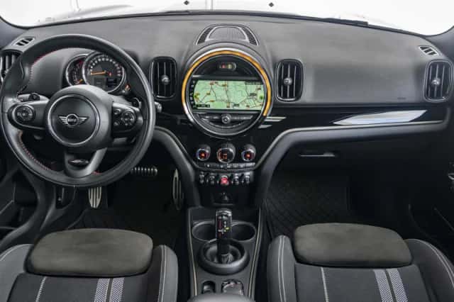 MINI Countryman (2018) thumbnail 3